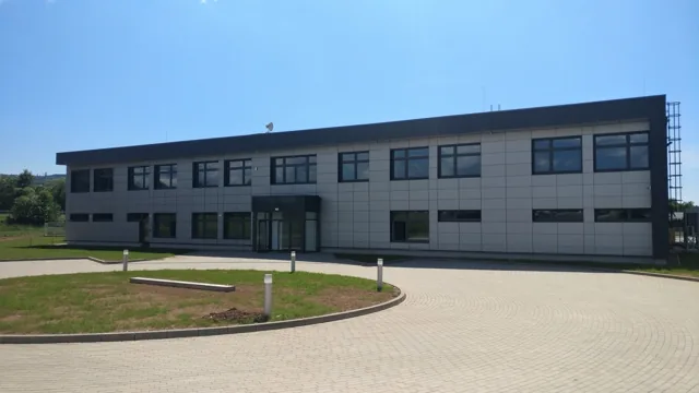 Hala produkcyjna z zapleczem Komahold w miejscowości Kudowa-Zdrój.